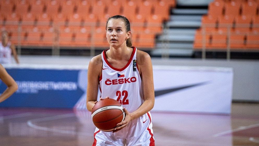 Z velkého EuroBasketu na malý svět. Prostor v áčku mi prospěl, cítí pivotka Čechová