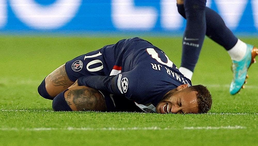 Neymar má za sebou operaci kotníku, čeká ho tříměsíční pauza