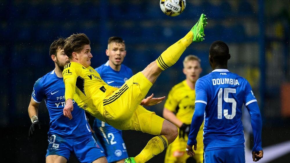 Zlatohlávek přestoupil z Olomouce do Pardubic