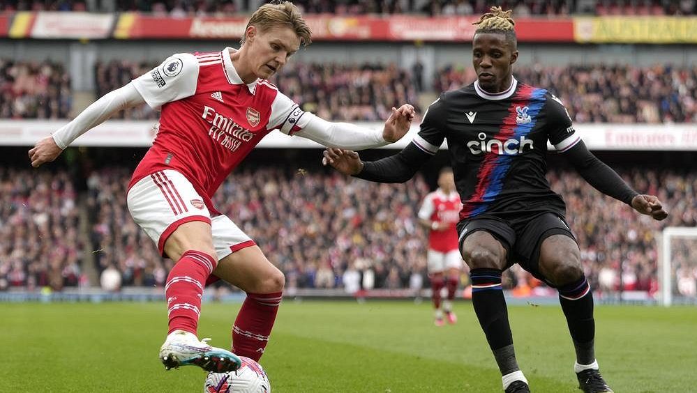 Vedoucí Arsenal v anglické fotbalové lize vyhrál a má náskok osmi bodů před Manchesterem City