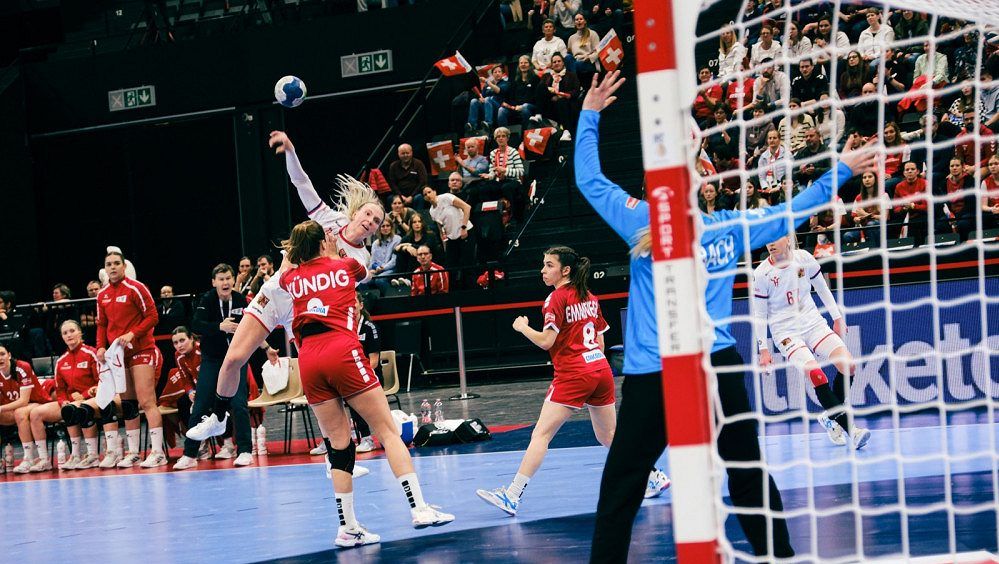 České házenkářky na úvod play off kvalifikace o MS zvítězily ve Švýcarsku o gól
