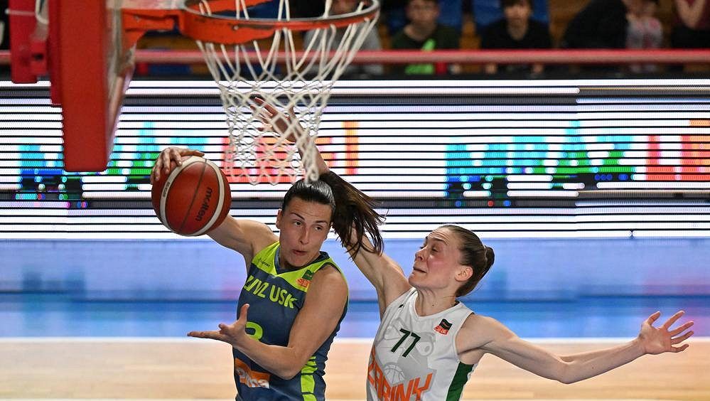 Basketbalistky USK zvítězily v Brně a dělí je krok od obhajoby titulu