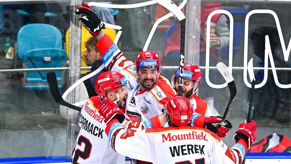 A zase ten Miškář: Příběh play off, díl druhý. Vyprodaný hradecký zimák vyděsilo zranění Pavlíka