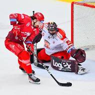 Daniel Voženílek z Třince svoji velkou šanci v první třetině nevyužil a brankáře Hradce Králové Matěje Machovského nepřekonal.