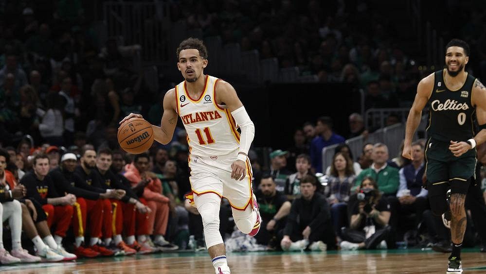 Young udržel šance Atlanty, Denver s Phoenixem postupují do čtvrtfinále