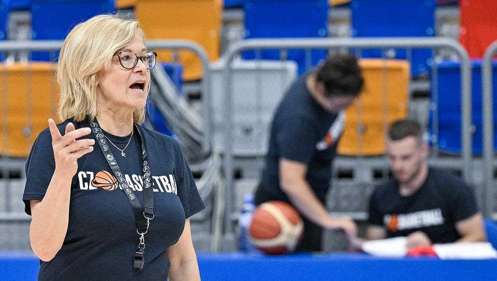 Předseda ČBF Jansta ocenil výkony basketbalistek na ME: Musím smeknout klobouk