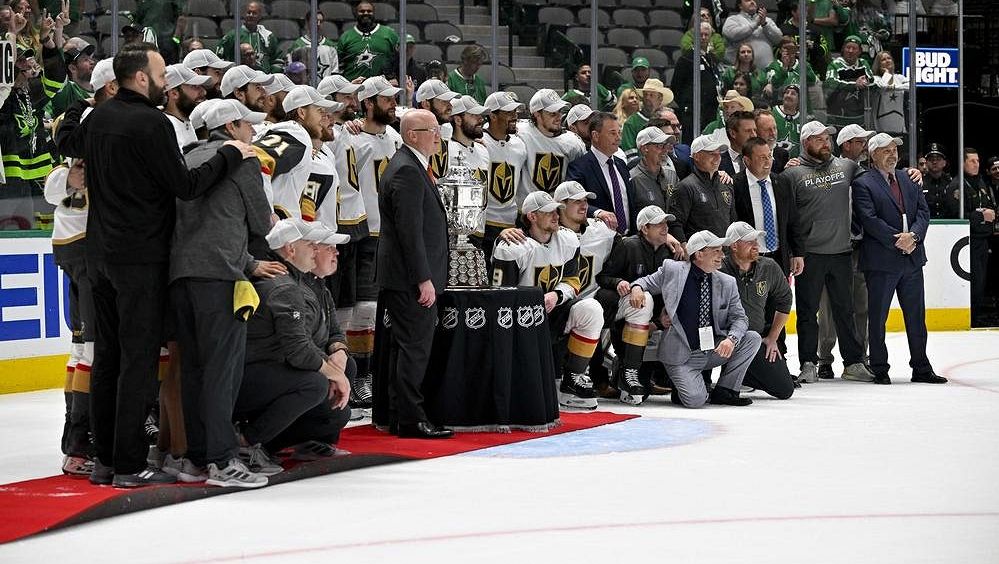 Vegas uštědřili Dallasu debakl a slaví postup do finále Stanley Cupu
