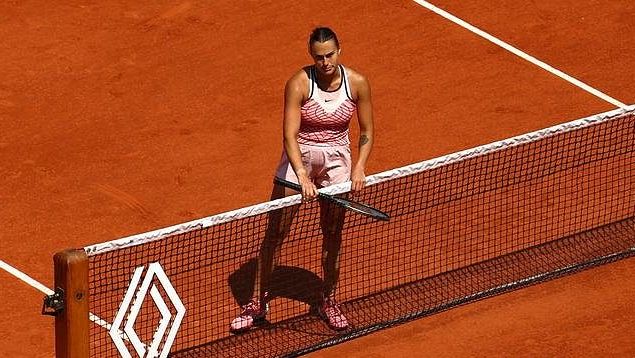 Atmosféra houstne. Nechutné, ubohé, schytává to Sabalenková