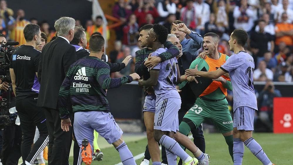 Vinícius nedostane za vyloučení trest, Valencie má uzavřenou část stadionu