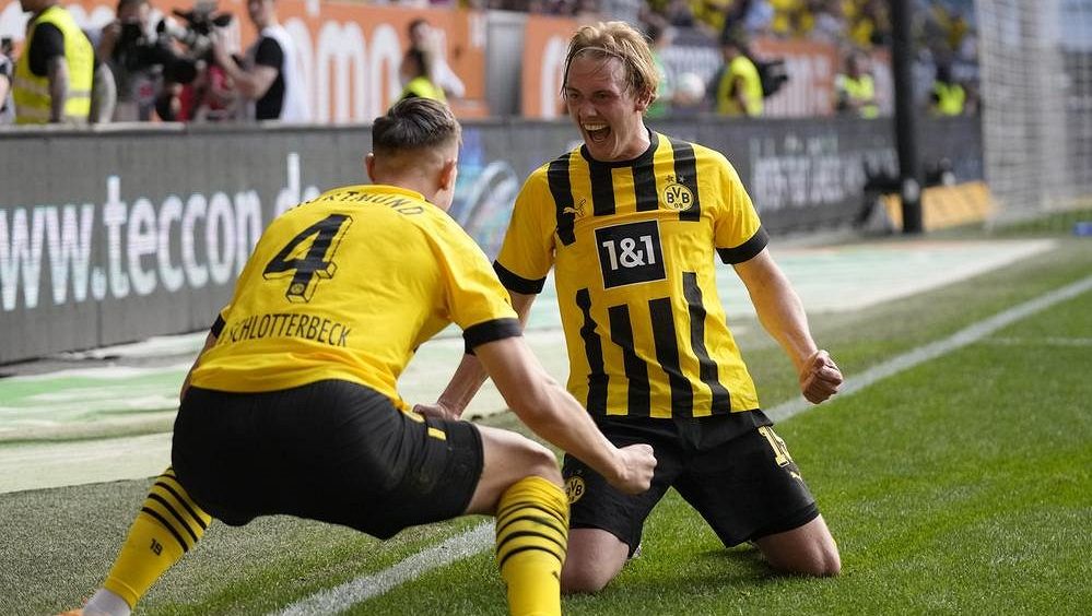 Mečbol! Hráči si mohou koupit cokoli, ne však titul. Musíme udělat poslední krok, řekl kouč Dortmundu