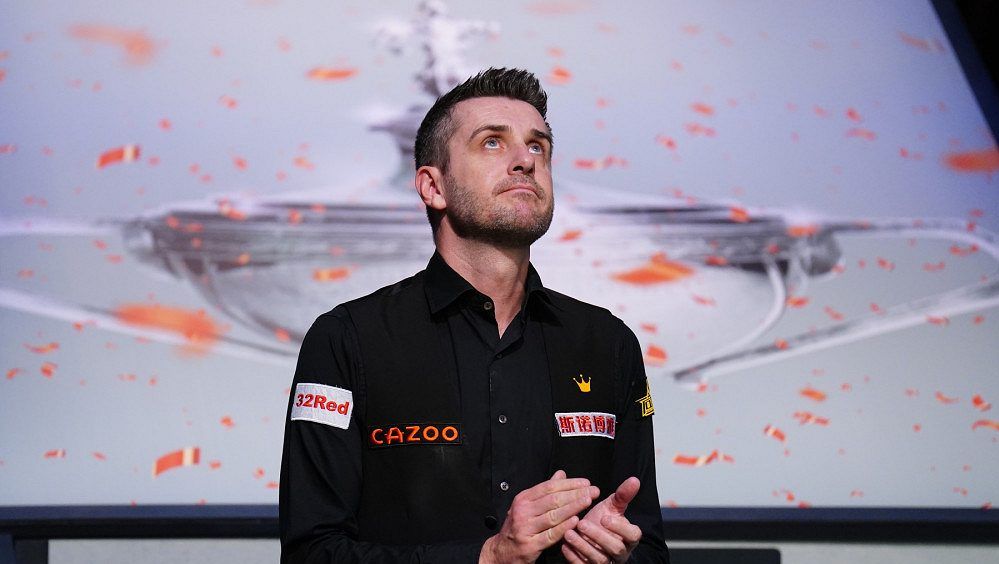 Před plameny na ostrově prchl i šampion. Napsal děkovnou zprávu