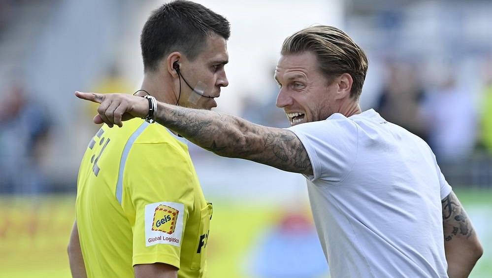 Pardubický fotbalista Matoušek si za vyloučení jednou nezahraje, Brno řeší disciplinárka kvůli rasismu