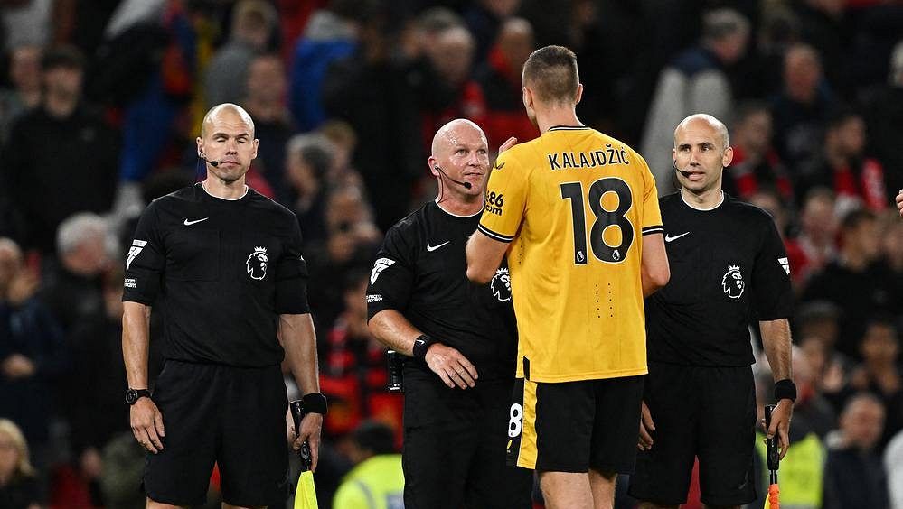 Premier League potrestala sudí za chybu v zápase Manchester United - Wolves