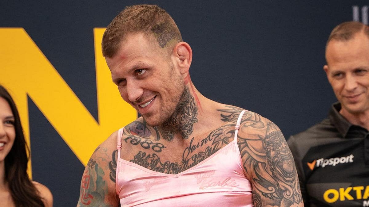 Rušno na váze. Růžový obleček a rvačka v zákulisí. Mluví se i o podvodu