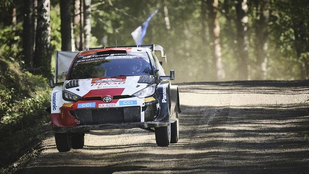 Evans vede Finskou rallye už více než o půl minuty