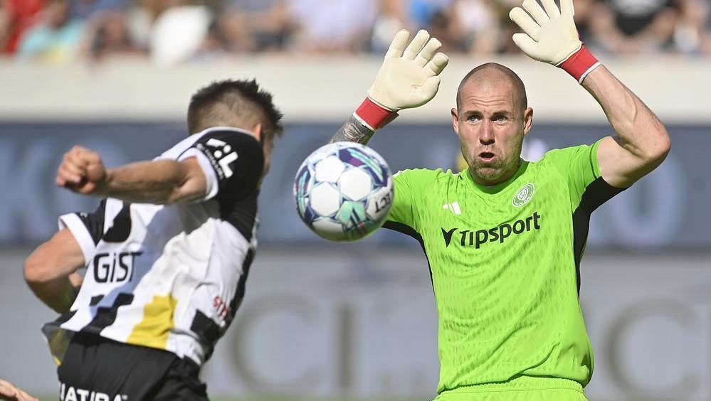 Na fotbal teď musí zapomenout. Brankář Zlína Dostál má natrženou ledvinu