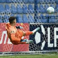 Gól inkasuje brankář Olivier Vliegen z Liberce.