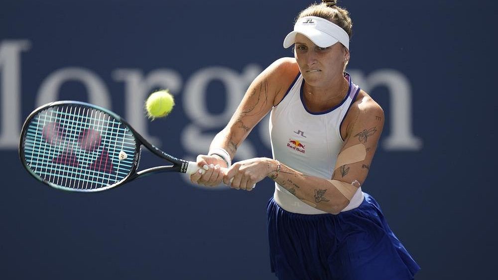 Znepokojující záběry Vondroušové ze zákulisí US Open? Plačící vítězku utěšuje Strýcová