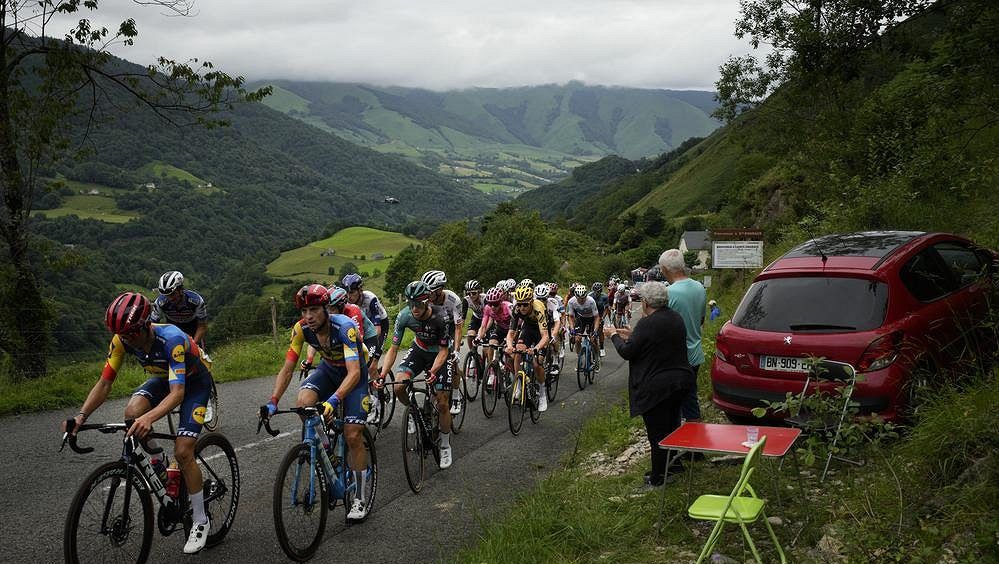 TOUR ONLINE: Na cyklisty čeká slavný Tourmalet! Šance pro únik i elitní vrchaře
