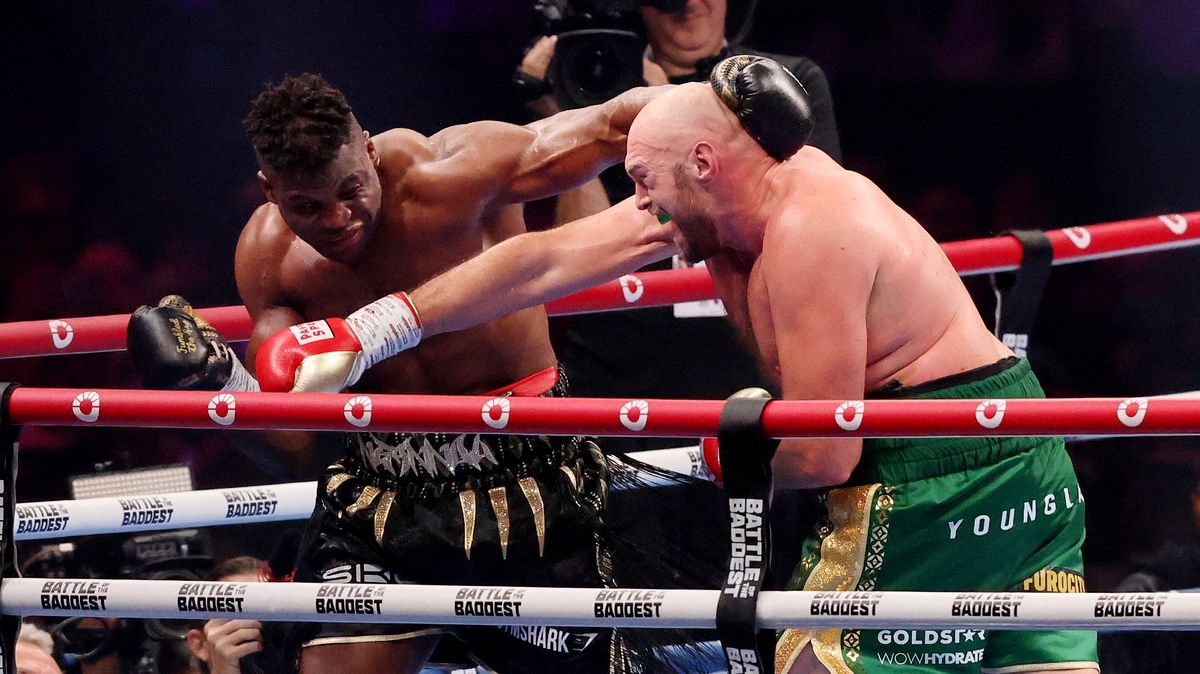 Fury měl namále. Šel k zemi, přesto urval výhru. Rozhodnutí sudích rozděluje