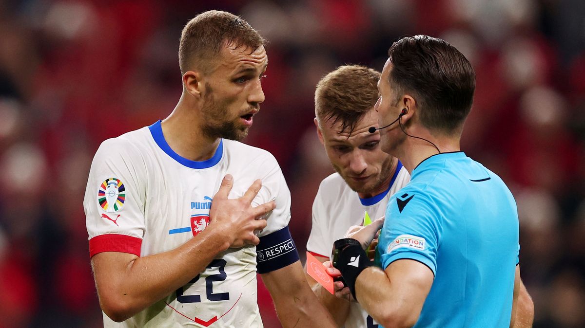 Vyloučení zabilo zápas, obrázek ať si každý udělá, žehrá kapitán Souček