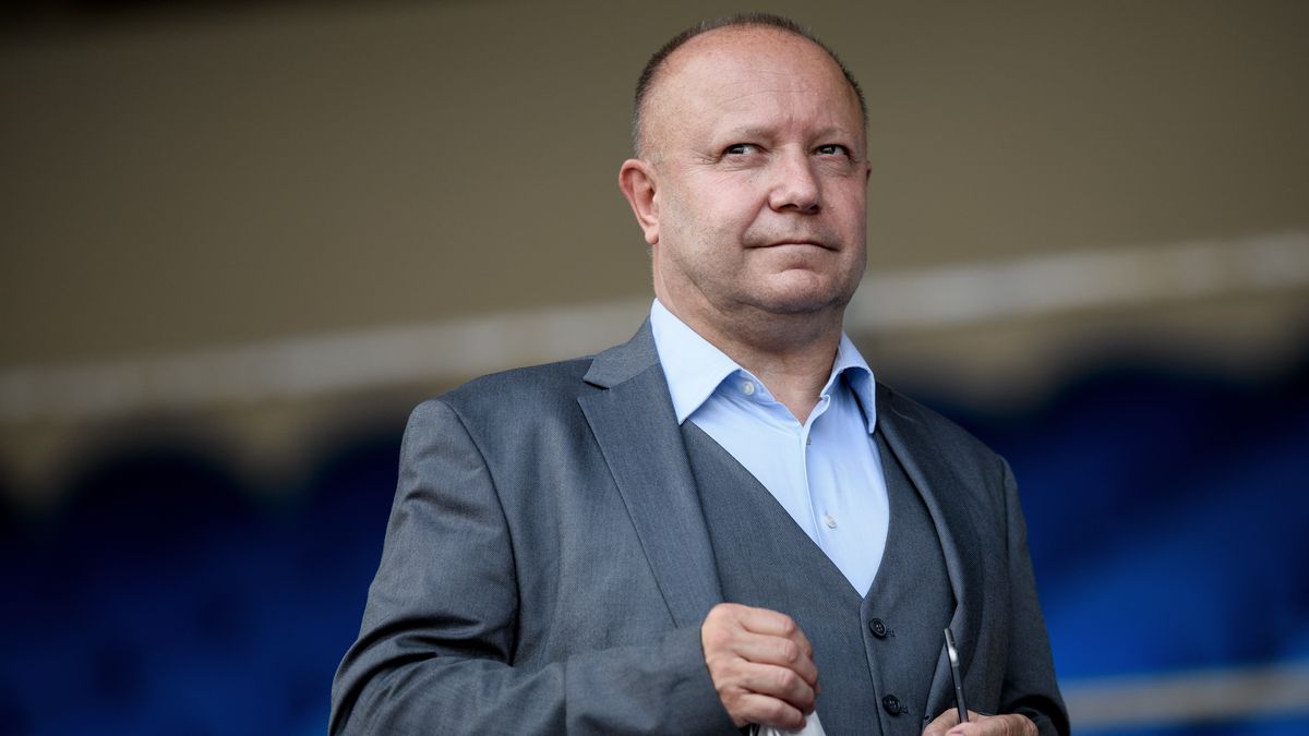 Peklo v Albánii, 300 tisíc žádostí o lístky! Šilhavý má podporu, musí se však zlepšit
