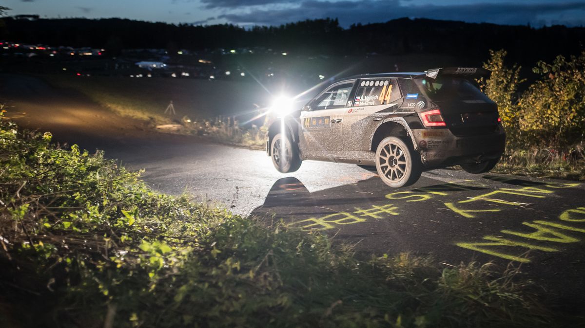 Nechtěl koukat jen na tabletu, a tak se Vojtěch po třech letech vrátil do rallye