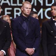 Erling Haaland (uprostřed) , Josko Gvardiol a Jude Bellingham během vyhlášení ankety Zlatý míč.