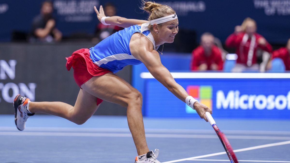 Sbírala míčky Federerovi, teď zvládla premiéru jako jednička. Strašně ráda hraju za svou zem, líčila Bouzková