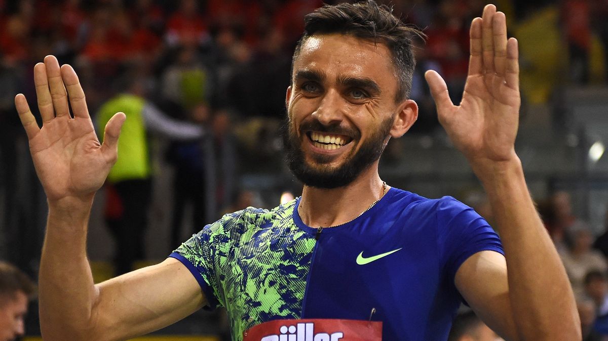 Mistr světa kolaboval v cíli maratonu. Zachránili ho soupeři