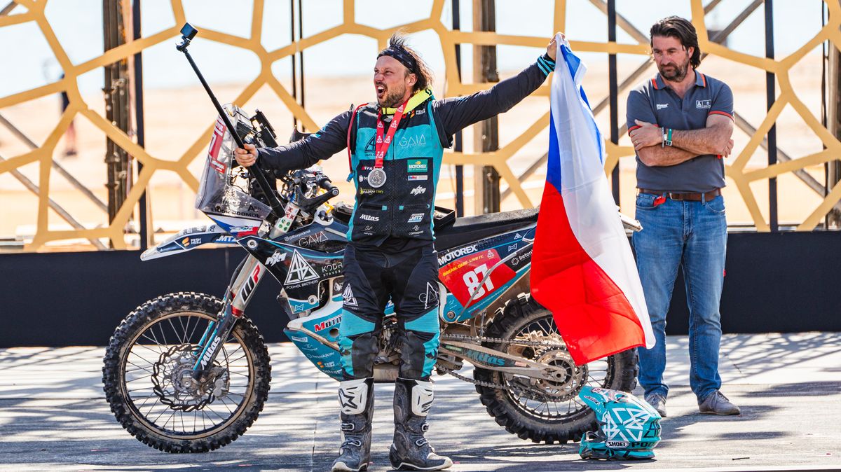 Drsoň Podmol tentokrát Dakar nepojede. Má za sebou operaci, kdy mu vyndali 25 šroubů z nohy