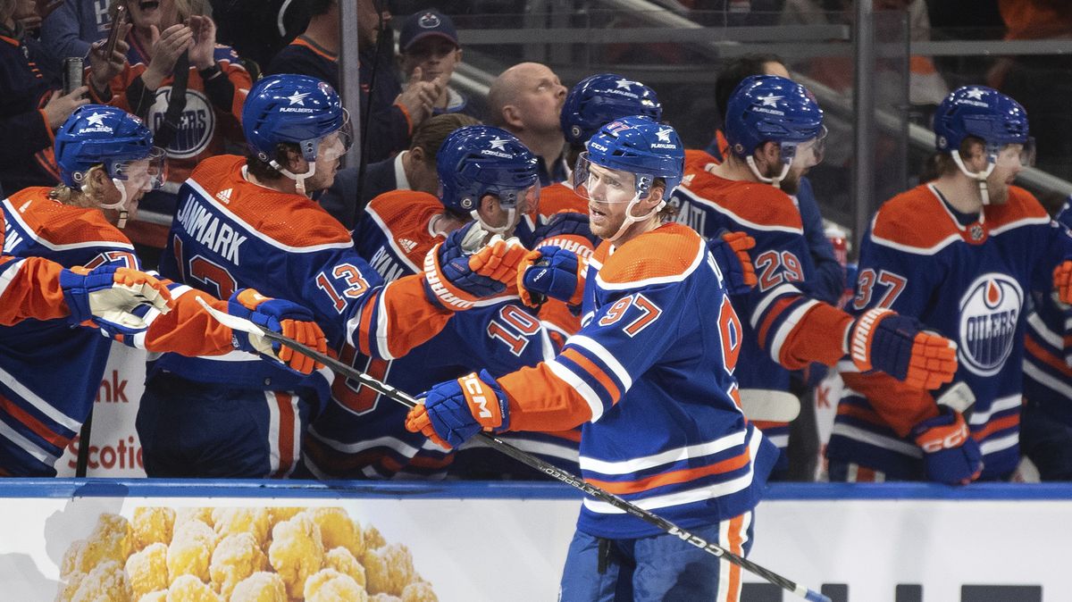 Pět bodů za večer! McDavid si povodil Flyers a už je na bedně. Diví se někdo?