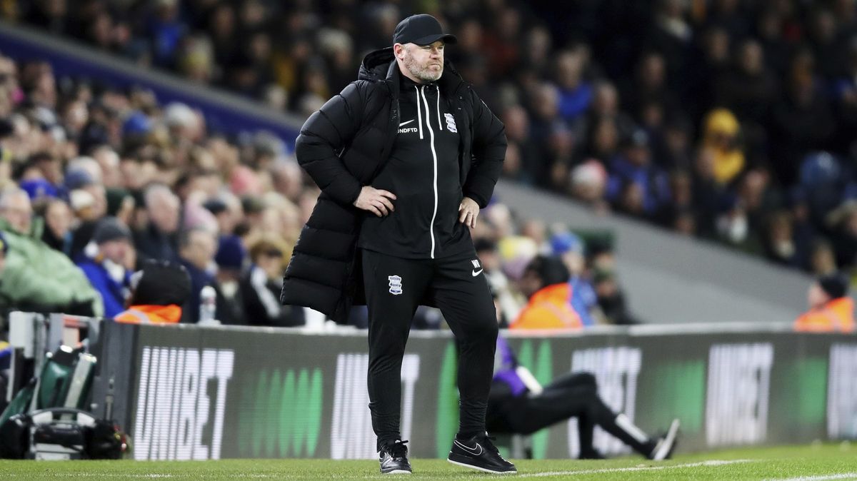 Vypadni! Vzteklí fanoušci Birminghamu se po další ráně obrátili proti Rooneymu
