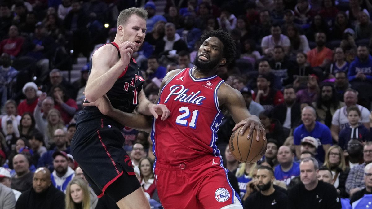Embiid i přes zranění znovu táhl Philadelphii v NBA k výhře