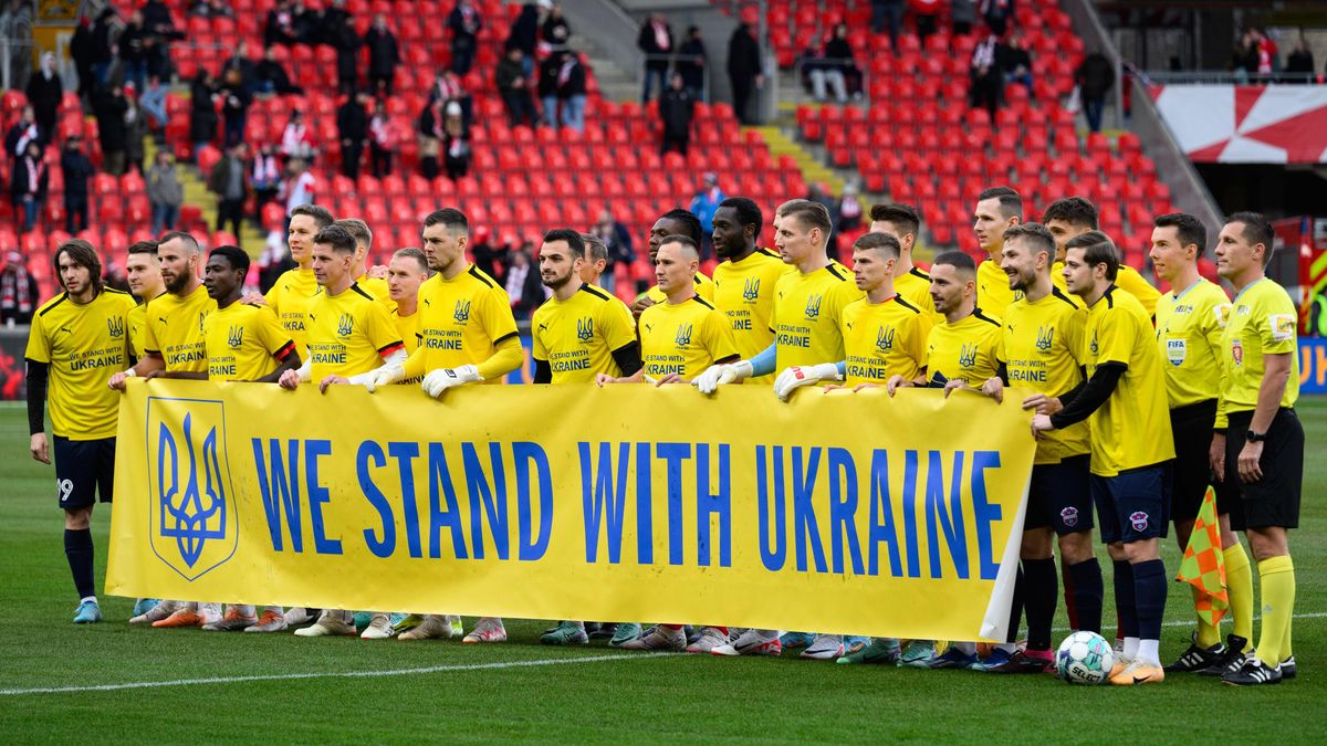 Halušky v Edenu, generálka jako ze snu, píší na Slovensku. Slovan žehrá na Tvrdíka