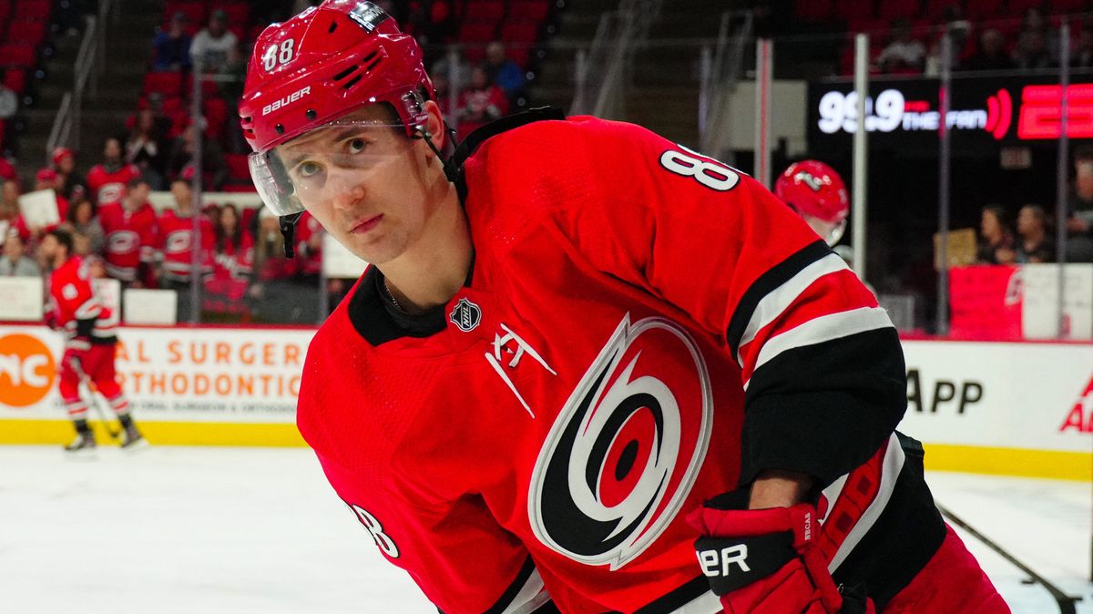 Druhá půlka sezony bude lepší, věří Nečas. Hurricanes s ním nový kontrakt zatím neřešili