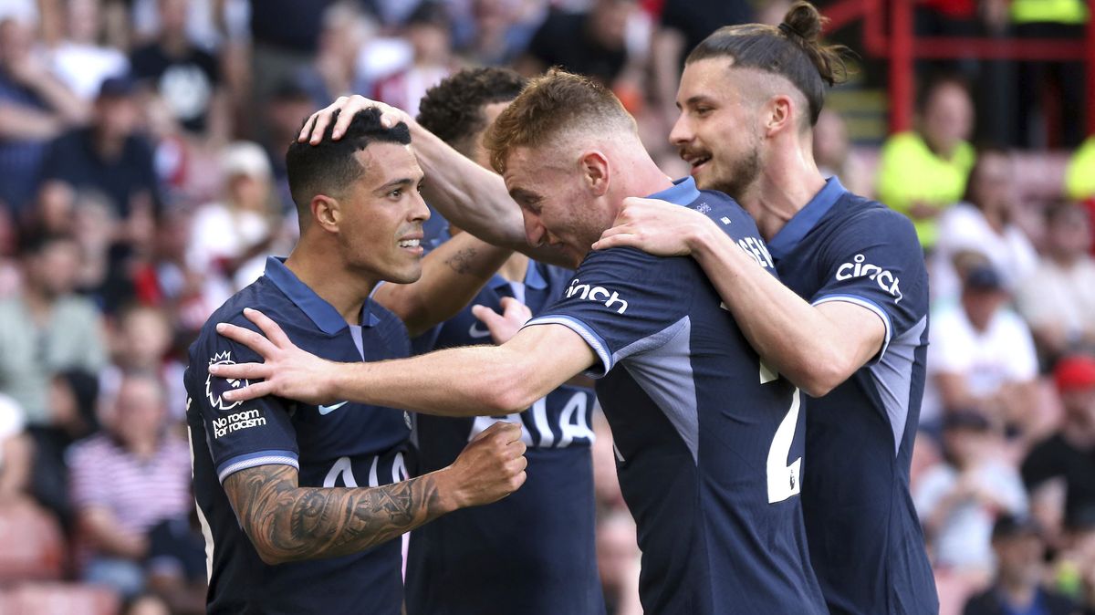 Šílenost a neúcta. Zhuntované týmy Premier League ženou přes půl světa na přátelák