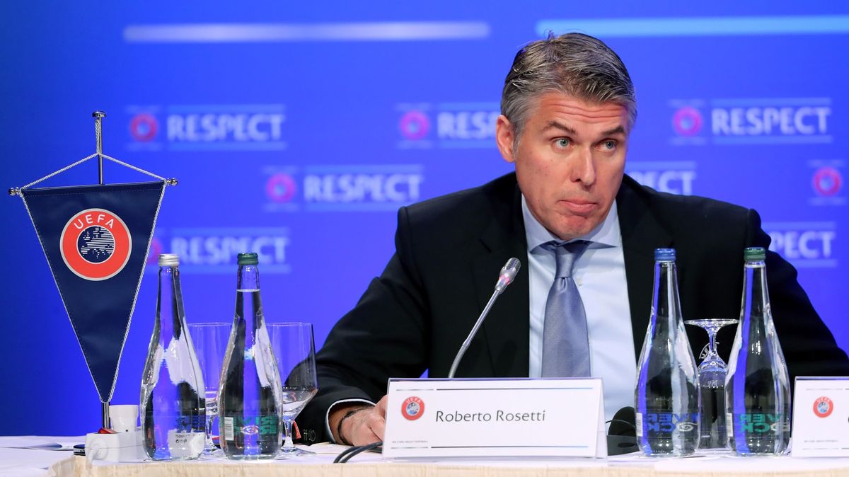 Na fotbalovém mistrovství Evropy budou moci s rozhodčím mluvit jen kapitáni