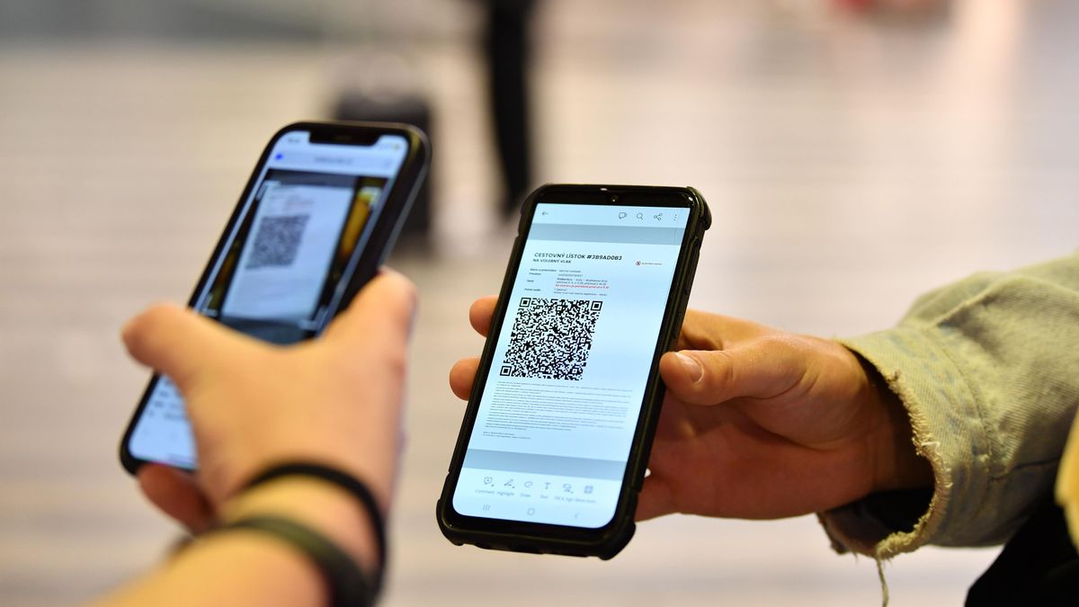 Řecko končí s papírovými vstupenkami na fotbal, nahradí je QR kódy