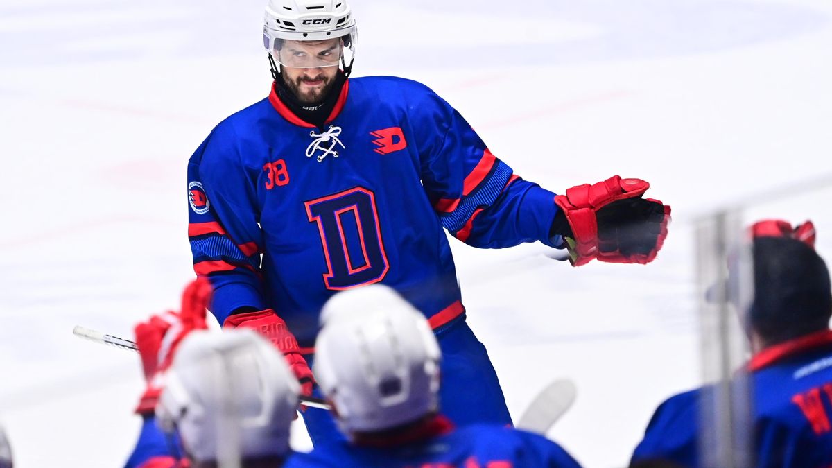 Tři kluby se oblékly do speciálních dresů a ty jim přinesly tři výhry. Jágr v růžovém naskočil na rozbruslení