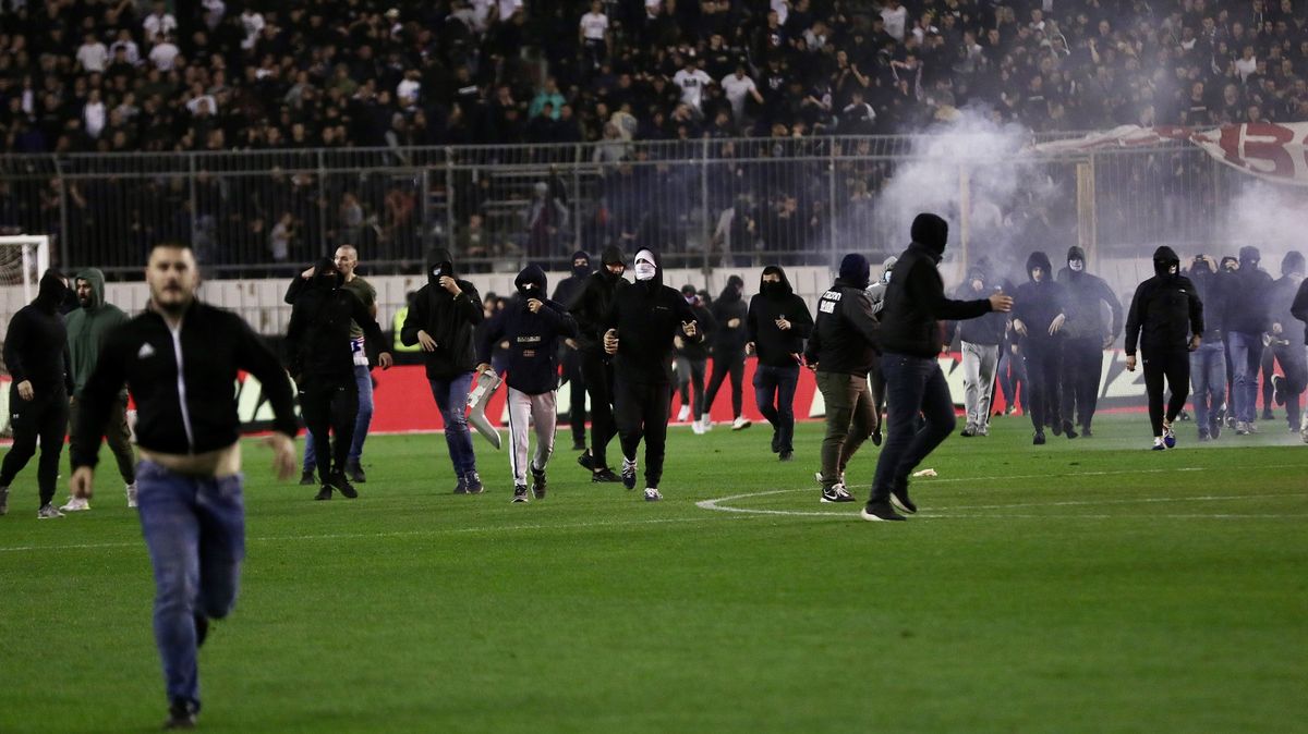 Divočina v Chorvatsku. Po pohárovém zápase bylo zadrženo 51 fanoušků