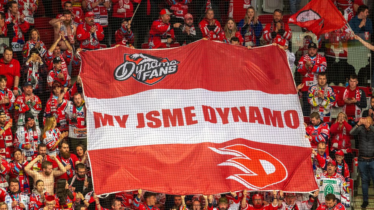 Na hokejové play off chodilo v průměru 7452 diváků, nejvíce od roku 2012