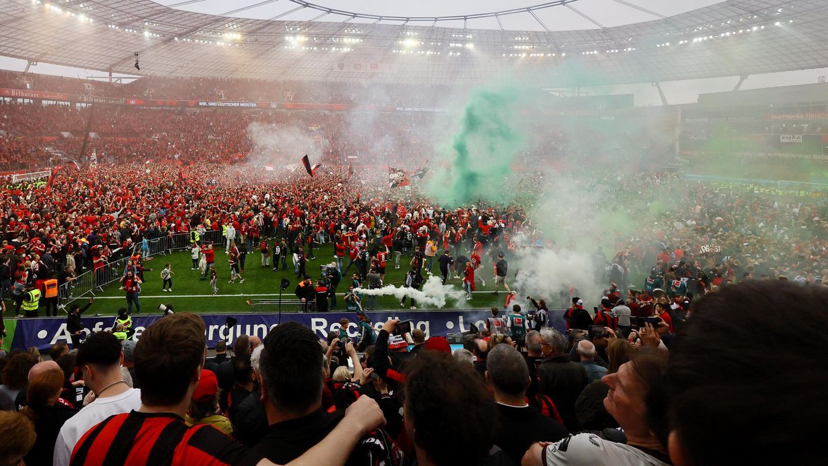 Leverkusen v euforii. Schick a spol. vyšperkovali premiérový titul debaklem