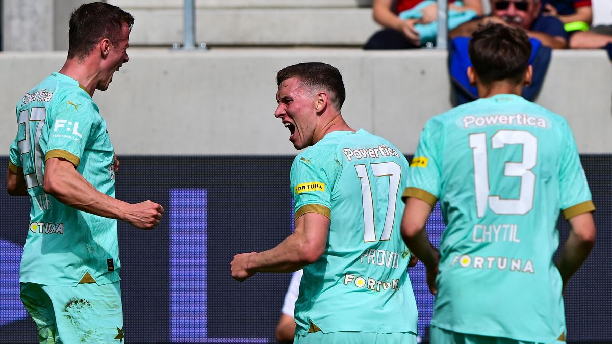 Slavia zabrala. Jsme zpátky v boji o titul, pořád věříme, burcoval Provod