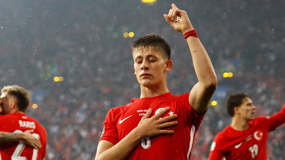 Rozhádaní Turci šijí do trenéra. A taky už si vybírají soka pro osmifinále