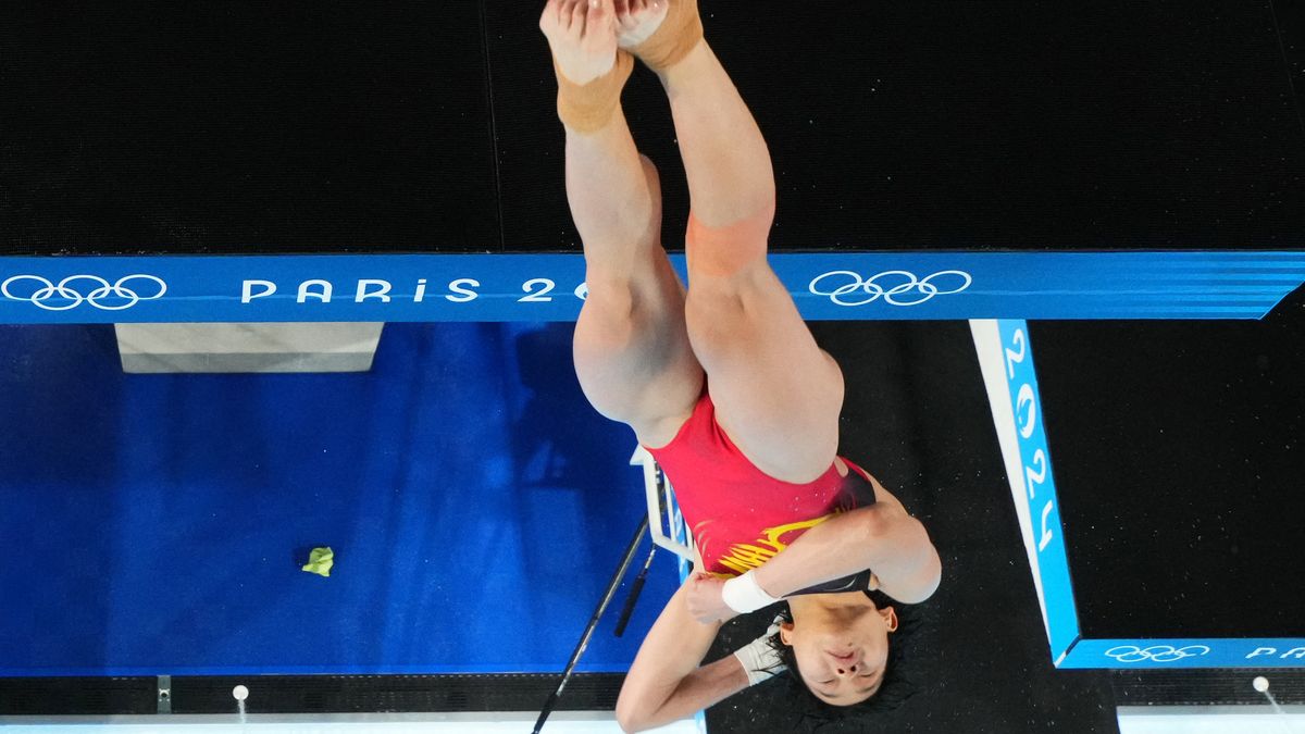 Olympijské zlato ve skocích do vody z věže obhájila Číňanka Čchüan Chung-čchan