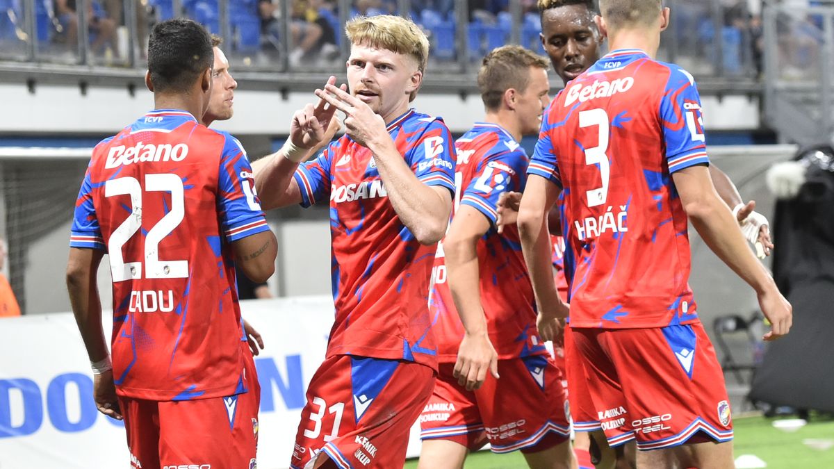 Řež, strkanice, lavičky na hřišti. Divočina s Kryvbasem je minulost, ujišťují viktoriáni