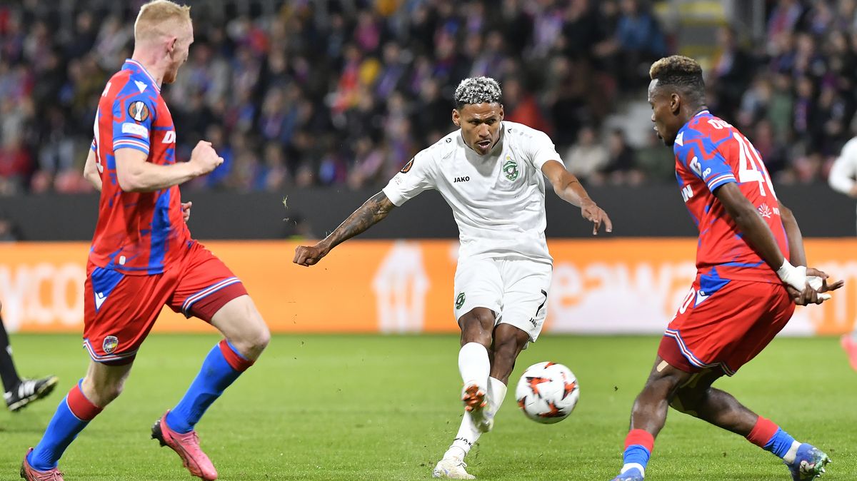 Český fotbal se v Evropě přehoupl přes rekordní metu, opustil ale první místo v žebříčku