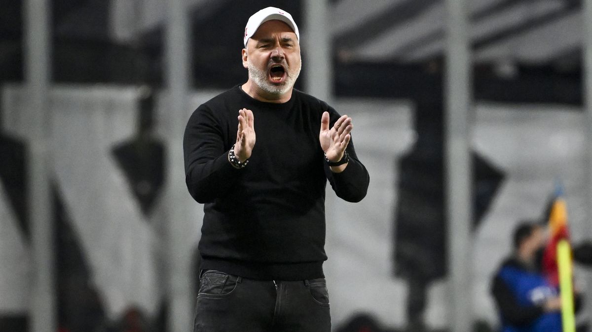 Žádná zběsilost, ale taktické šachy, líčil kouč Slavie. Už musí čekat na zaváhání Sparty