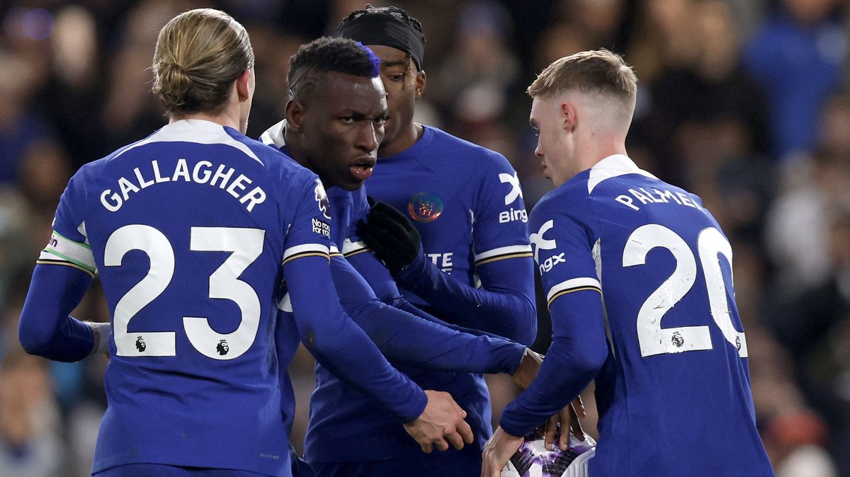 Hráči Chelsea se hádali o penaltu. Je to ostuda, uznal jejich trenér